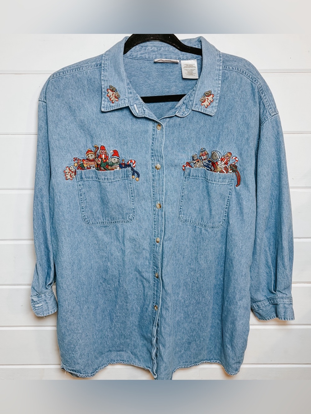 Vintage Embroidered Christmas Denim Button Down Shirt Top | 22W24W